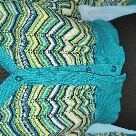 Knitted button down shrug - Picture 3 of 4